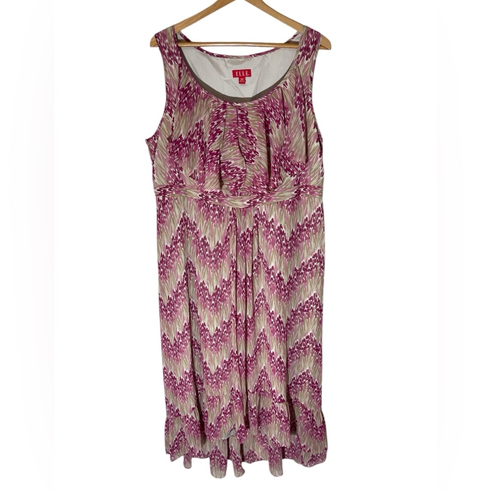 D8- Women’s 18W Pink and Cream Chevron Dress